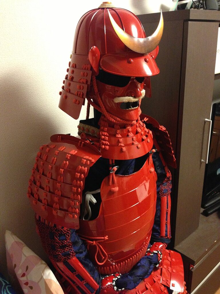 赤糸威赤桶側二枚胴具足