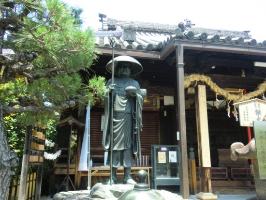 密教を日本に伝えた弘法大師こと空海の銅像